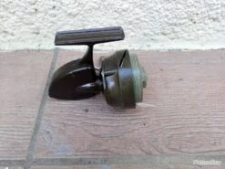 MOULINET COLLECTOR TRES RARE . LUXOR RELAX CAPOTE EN PARFAIT ETAT DE FONCTIONNEMENT . -Daiw Peche Magasin 00003 MOULINET COLLECTOR TRES RARE . LUXOR RELAX CAPOTE EN PARFAIT ETAT DE FONCTIONNEMENT