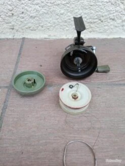 MOULINET COLLECTOR TRES RARE . LUXOR RELAX CAPOTE EN PARFAIT ETAT DE FONCTIONNEMENT . -Daiw Peche Magasin 00004 MOULINET COLLECTOR TRES RARE . LUXOR RELAX CAPOTE EN PARFAIT ETAT DE FONCTIONNEMENT